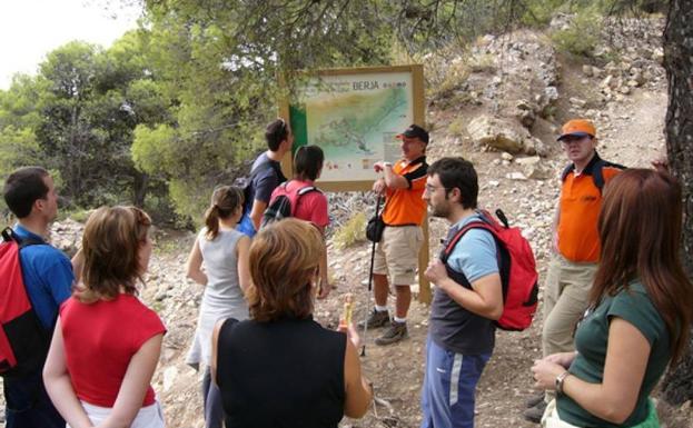 Vícar cierra su programa Deporte y Naturaleza con una ruta entre Dalías y El Ejido