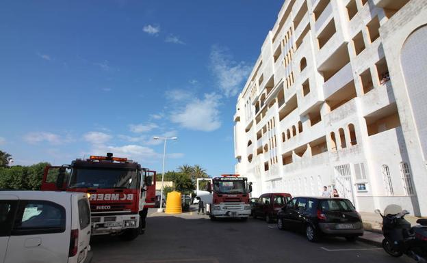 Dos fallecidos al inhalar monóxido de carbono en un escape de gas en la Urbanización de Roquetas