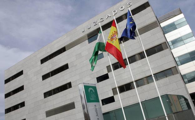 Condenan a un concejal del PSOE de Vícar por agredir a otro del PP tras la cabalgata de Reyes