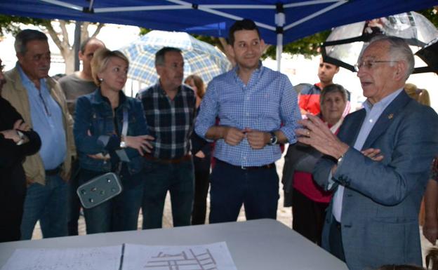 Amat destacó ante los vecinos la reforma integral de parte de El Parador