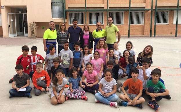 El Ayuntamiento se suma a la campaña de Serbal 'Echa a volar en Roquetas'