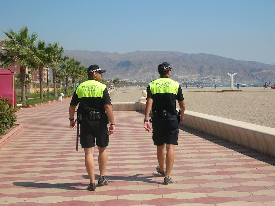 Convocadas otras cuatro plazas para la escala básica de la Policía Local de Roquetas