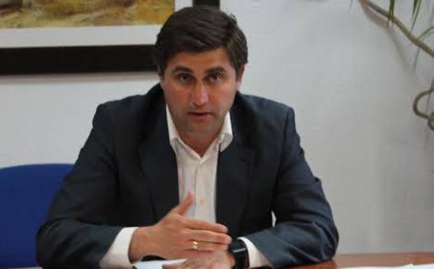 El concejal de Empleo asegura que no se ha contratado a ninguna persona «ligada al partido del equipo de Gobierno»