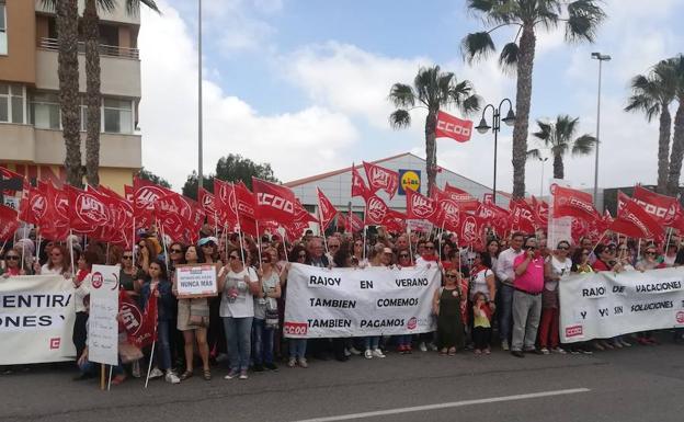 Cientos de personas piden una solución para las prestaciones del manipulado