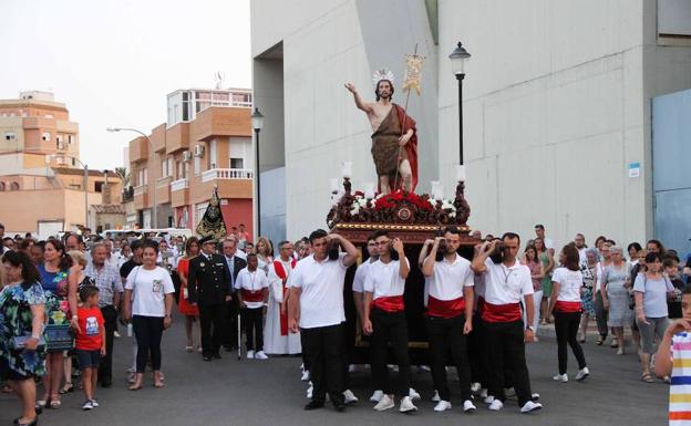 La procesión de San Juan Bautista cerró las fiestas de Las 200 Viviendas
