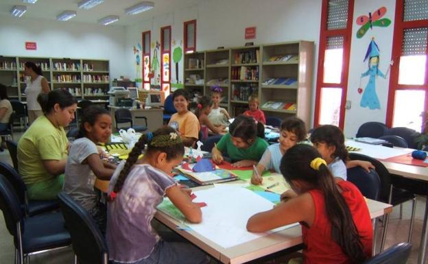 Vícar septuplica la tasa de bibliotecas por habitantes de Roquetas de Mar