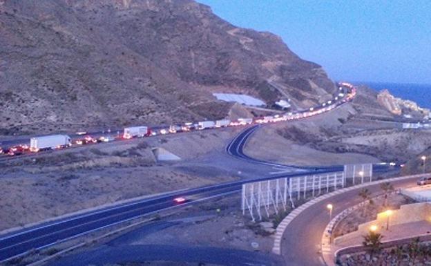 Malestar y preocupación por el corte del Cañarete en Roquetas, especialmente en Aguadulce