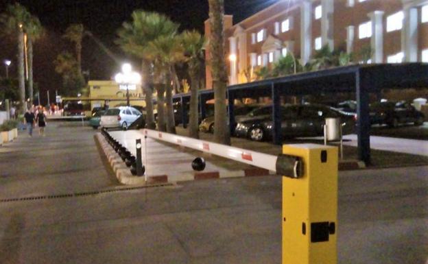 IU exige al PP que garantice el libre acceso a los aparcamientos de la calle Diagonal