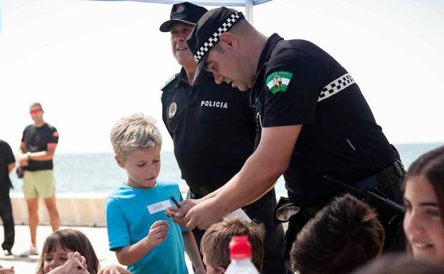 El área de Movilidad traslada sus consejos y formación en seguridad vial a las playas