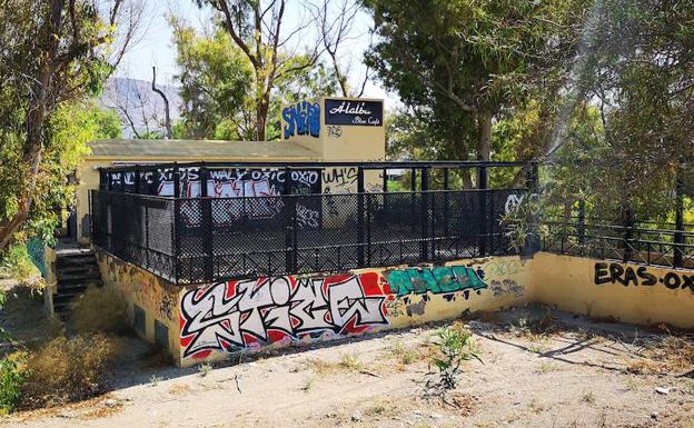 La propietaria del bar de copas de Aguadulce tendrá que pedir otra licencia de apertura