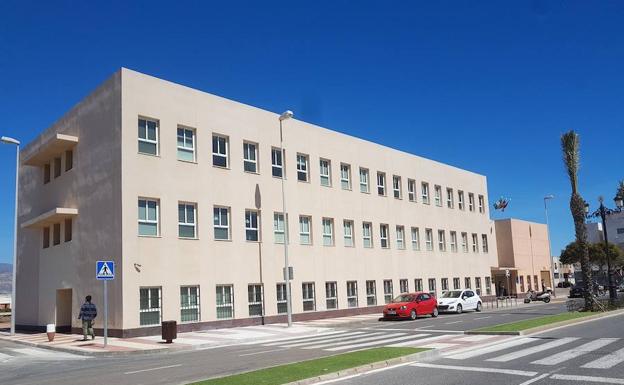 Ni cuartel ni comisaría, el Gobierno no aclara sus planes para Roquetas