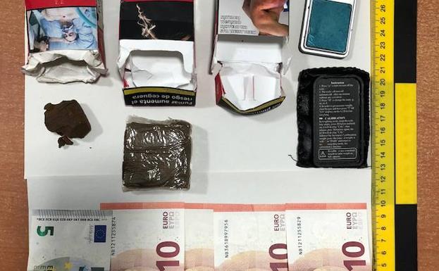 Detienen a un joven dedicado al menudeo de hachís en el barrio de San Nicolás de La Mojonera