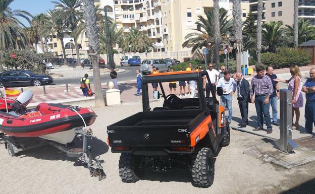 Dos vehículos 4x4 y una embarcación se incorporan al servicio de playas
