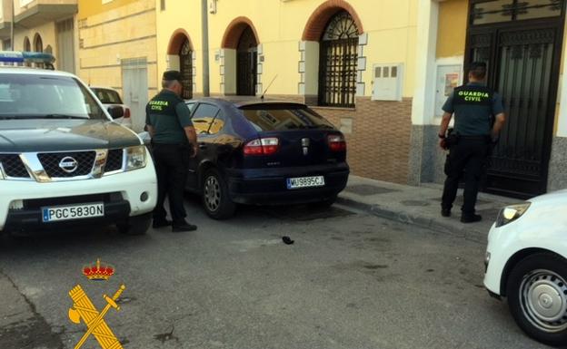 Dos detenidos por asaltar a un hombre a la salida de su vivienda en La Mojonera y robarle 900 euros