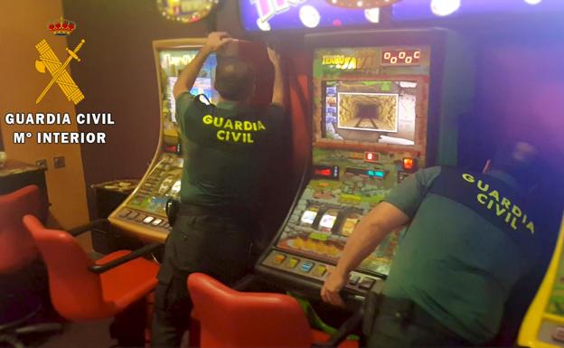 Un detenido en Vícar por manipular máquinas recreativas y simular varios robos en diferentes locales