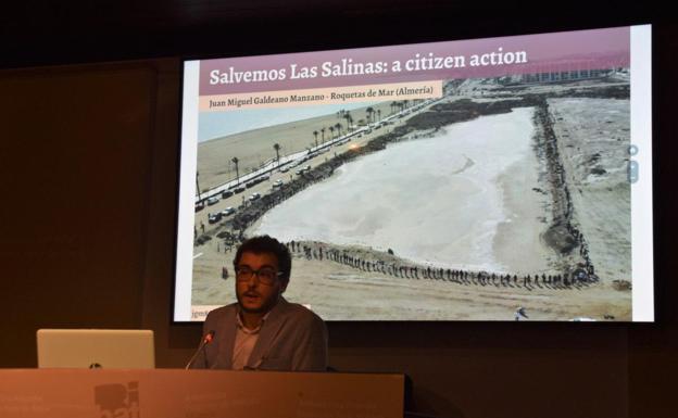 La amenaza urbanística sobre Las Salinas llega a un congreso internacional celebrado en Vitoria