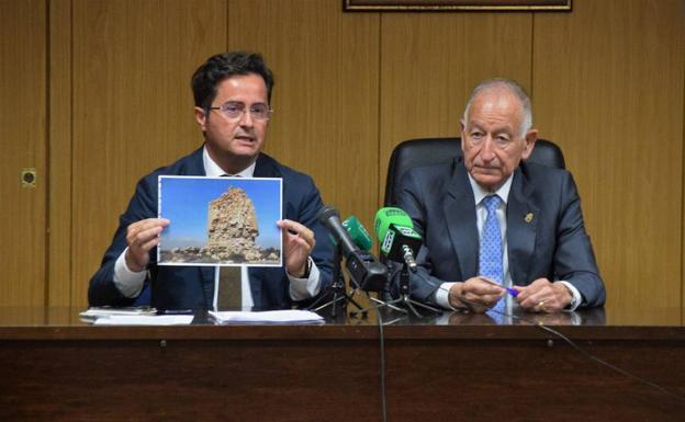 Roquetas de Mar y El Ejido se unen para 'salvar' la Torre de Cerrillos