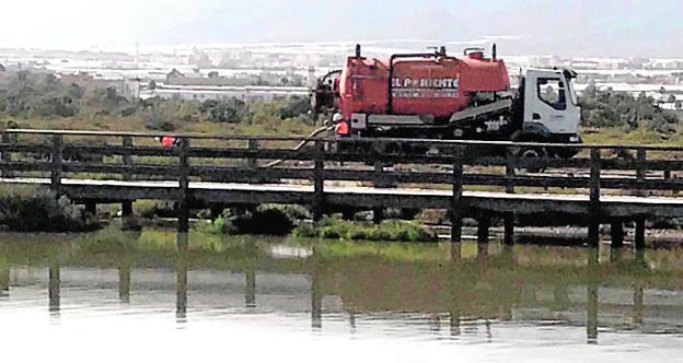 Indignación por el enésimo vertido de aguas fecales en la Ribera de la Algaida