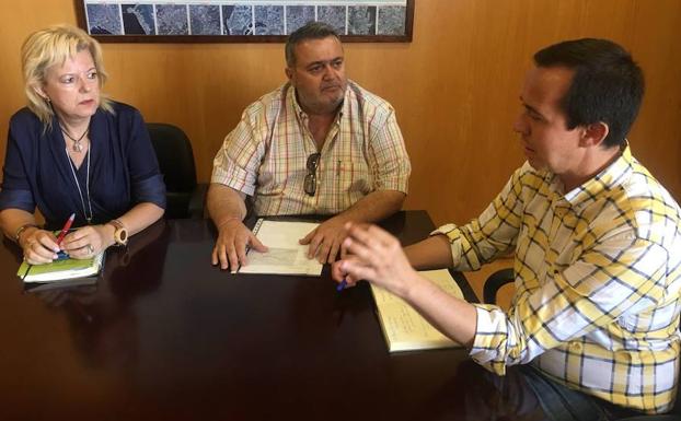 El PSOE gestiona ante el Consorcio conexiones dominicales con el Poniente