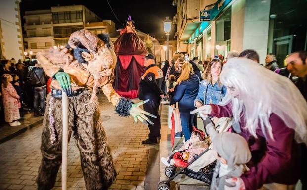 El mal tiempo no impidió que Roquetas disfrutara de la Noche de Halloween