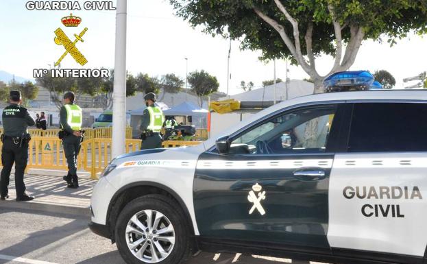 Olvidan a su bebé en un aparcamiento de Aguadulce