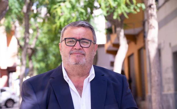 El PSOE exige a Amat que subvencione la totalidad del transporte escolar mientras implanta el urbano