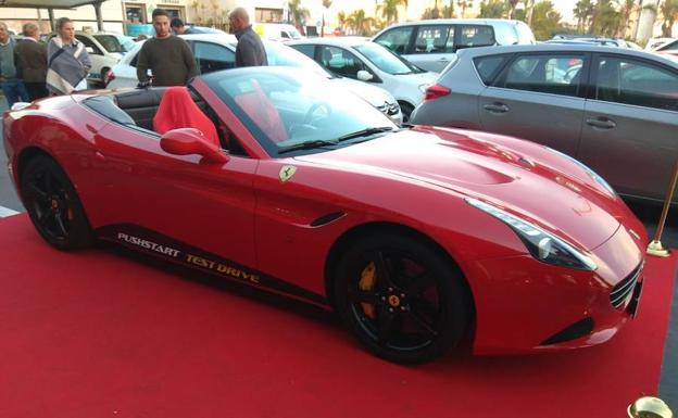 Paseos en Ferrari para disfrutar y regalar esta Navidad