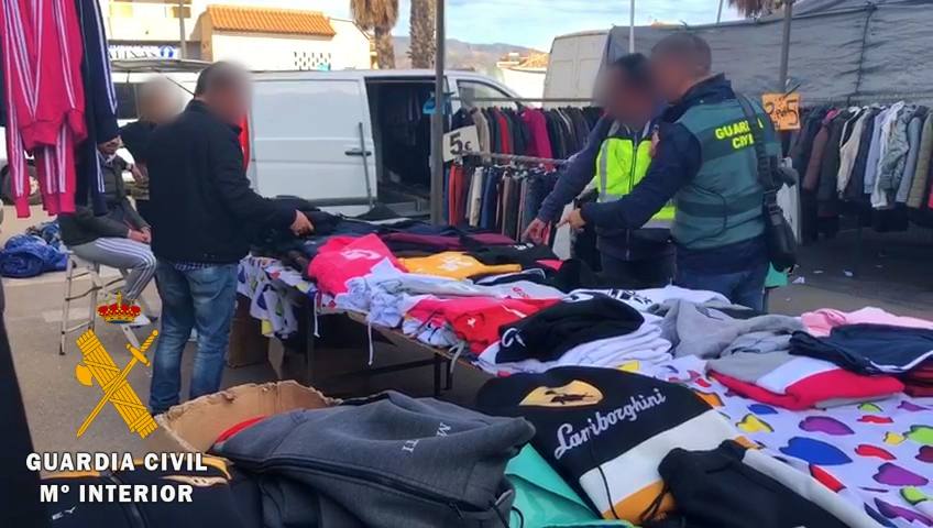 Operación en Roquetas de Mar por la falsificación de ropa de marca