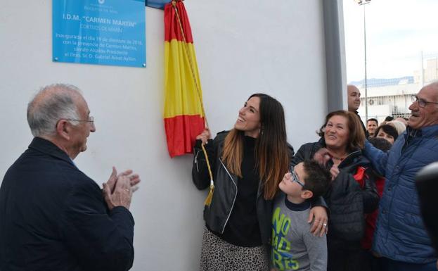 Carmen Martín inauguró las pistas deportivas de Cortijos de Marín que llevan su nombre