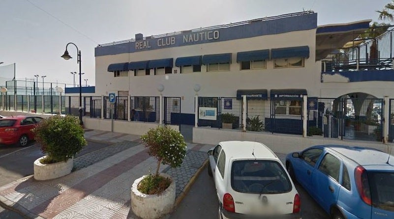 Herido por arma blanca un hombre en la zona del Puerto de Roquetas de Mar