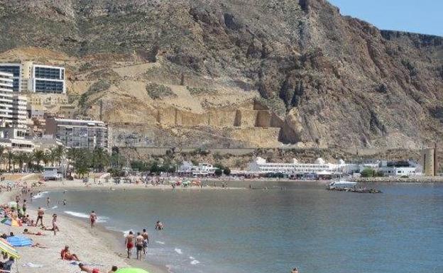 IU reclama una partida en los presupuestos para restaurar los acantilados de Aguadulce