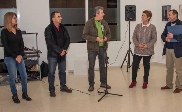 El Centro Cultural de La Mojonera acoge una muestra del colectivo 'Desencuadre'