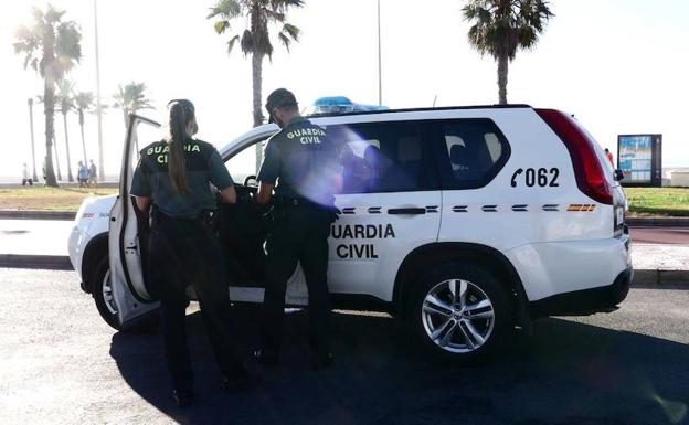 Detenido tras ser localizado in fraganti robando en una vivienda de Roquetas
