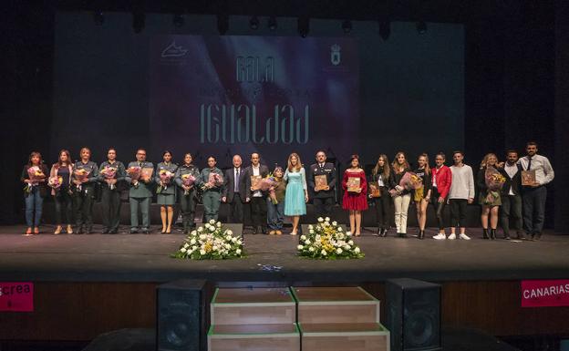 La Guardia Civil y la Policía Local, entre los homenajeados en la Gala de la Mujer de Roquetas