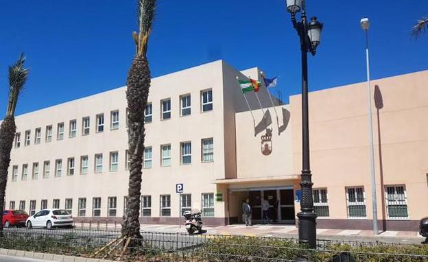 Amat anuncia un nuevo edificio de Servicios Sociales que sustituirá al cedido para cuartel