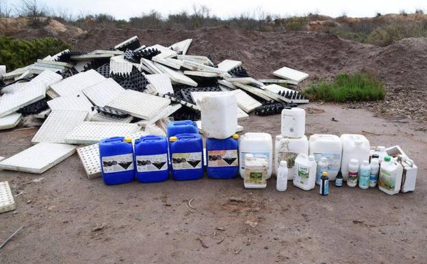 Envases de químicos, basuras y restos de todo tipo siguen apareciendo en la Algaida