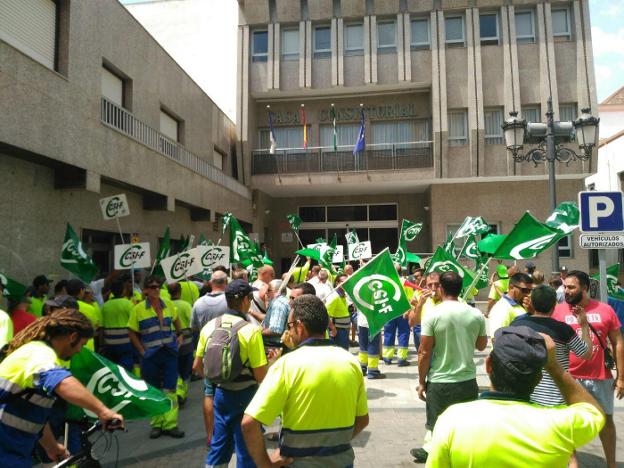 Los trabajadores de Urbaser inician este domingo una huelga indefinida para reclamar un nuevo convenio