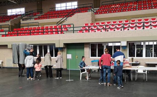 El PP busca recuperar el voto perdido hacia VOX y el PSOE confía en repetir el éxito en las municipales