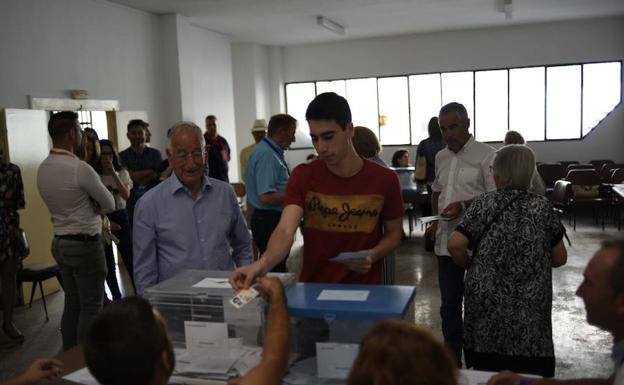 El PP ganó en todos los colegios en Roquetas con una fuerza incontestable