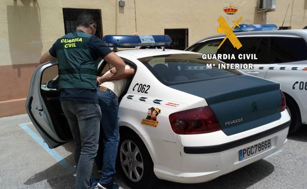La Guardia Civil logra identificar y detener al presunto autor de un robo con fuerza en Roquetas