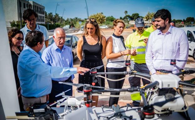 Drones y vehículos todoterreno para luchar contra los mosquitos en Roquetas