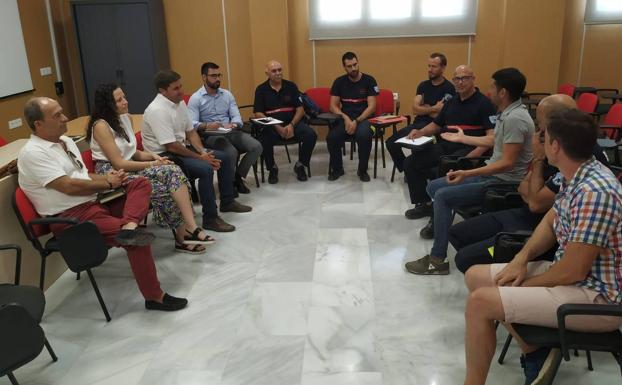 El Consorcio de Bomberos del Poniente y su personal deshielan sus relaciones