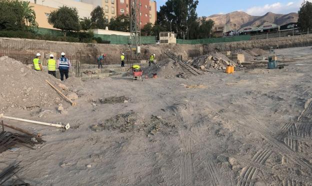 Avanzan a buen ritmo las obras de la futura instalación deportiva de El Parador