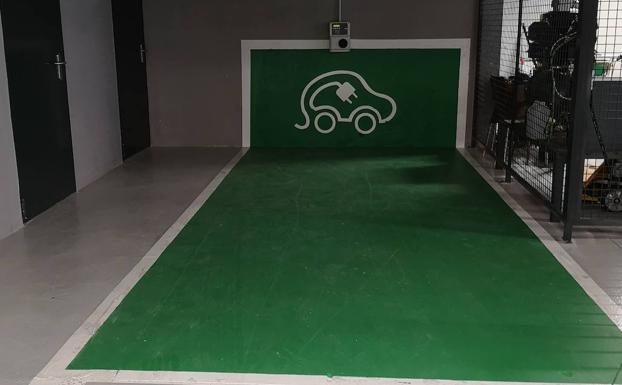 Tres hoteles, dos supermercados y una gasolinera ya tienen puntos de recarga en Roquetas de Mar
