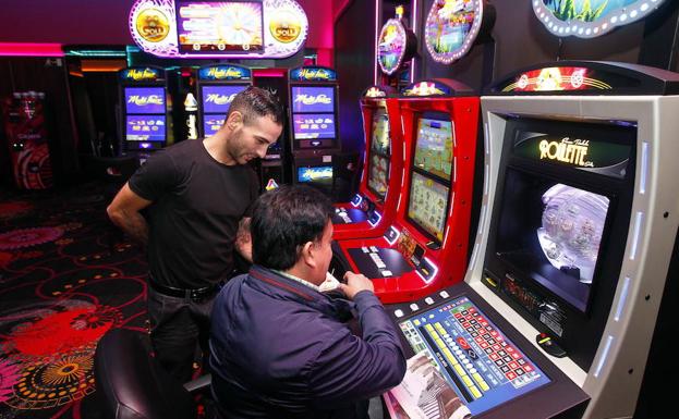IU-TD-EQ exige acabar con la «manga ancha» hacia los salones de juego