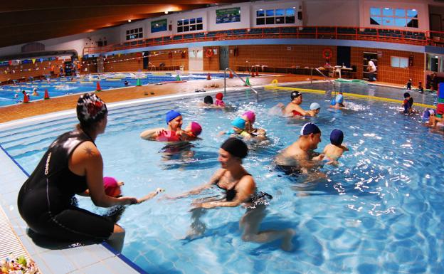 Postparto con bebés y Aquapilates, novedades para este curso en la piscina de El Parador