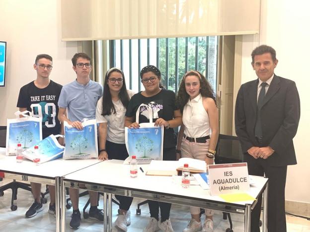 El IES Aguadulce llega a la semifinal del concurso 'Finanzas para todos' del Banco de España y la CNMV