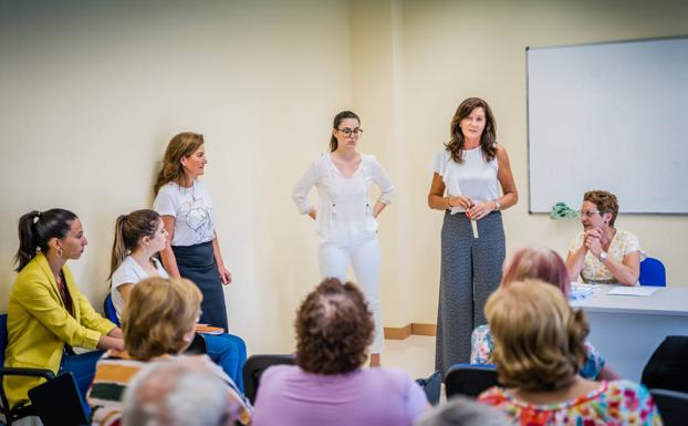 Servicios Sociales lanza una serie de talleres ocupacionales para personas mayores
