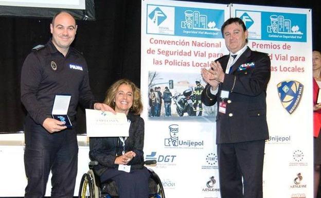 Fesvial premia a Ricardo Alemán con la medalla de oro de sus Premios Nacionales de Policías Locales