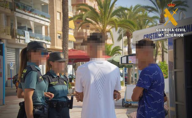 Detenidas 4 personas por robo con intimidación en Roquetas de Mar